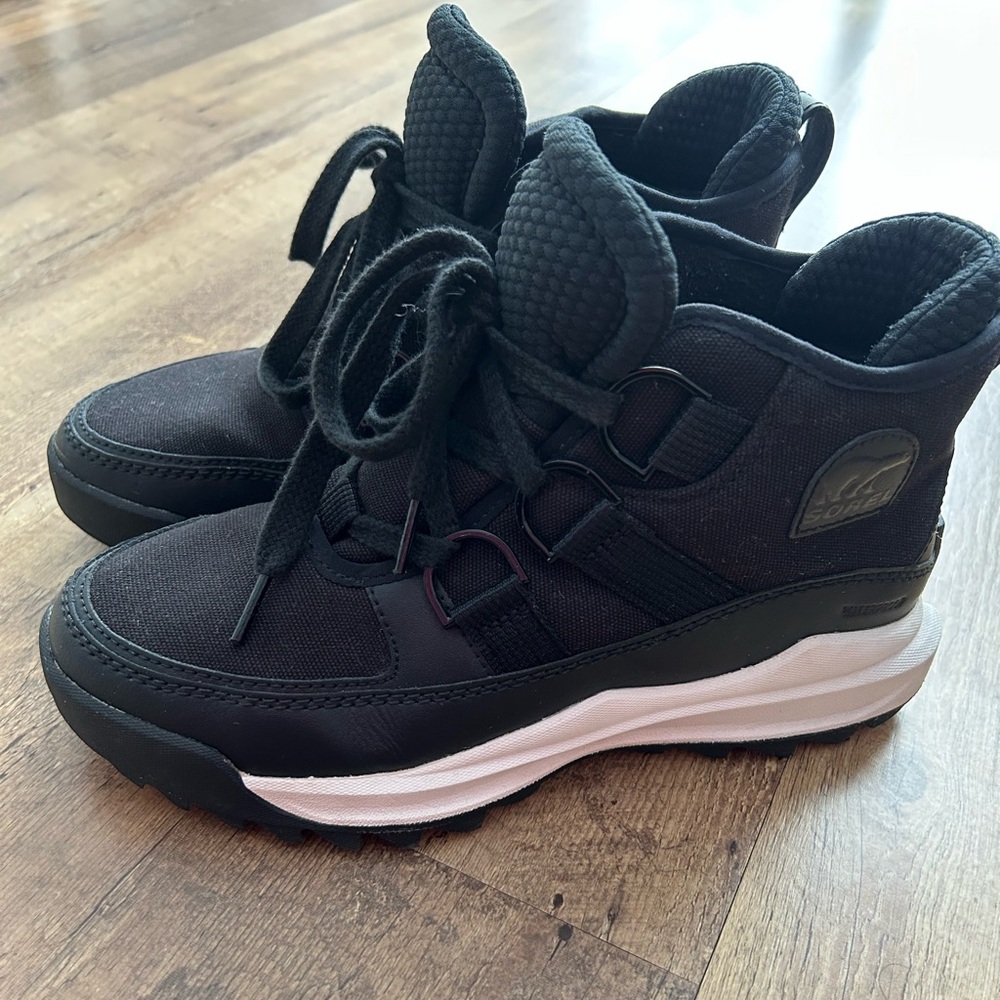 Sorel Black and White Lace-Up Outdoor Boot Sneakers